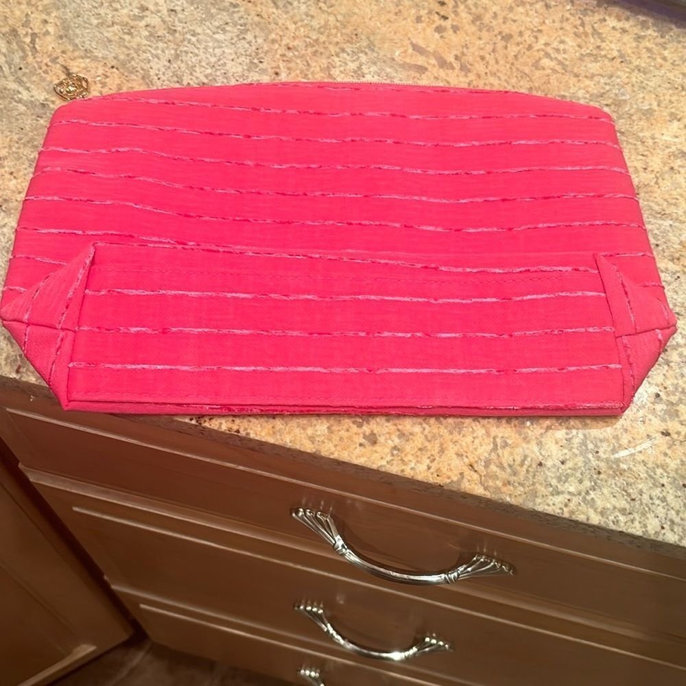 NWOT Woman's Hotāpink lined makeup bag